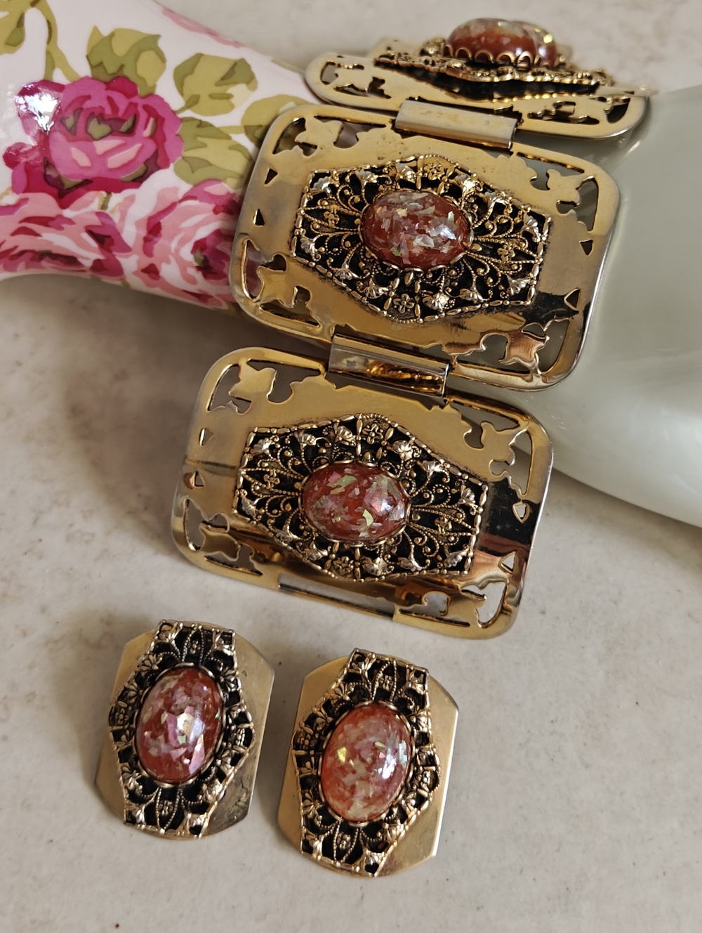 Vintage Selro Bracelet And Earrings Lucite Confetti Cabochon Gold Jewelry Set